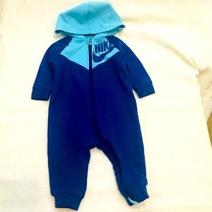 Nike zip-up tracksuit onesie pajamas SIZE 6 months preloved 💕